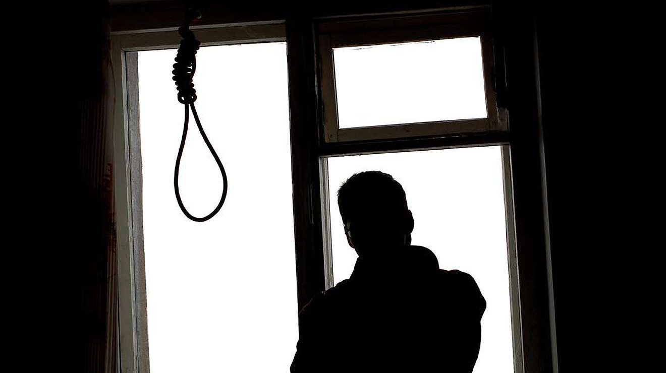 Nakuru man chops of testicles in attempted suicide – Nairobi News