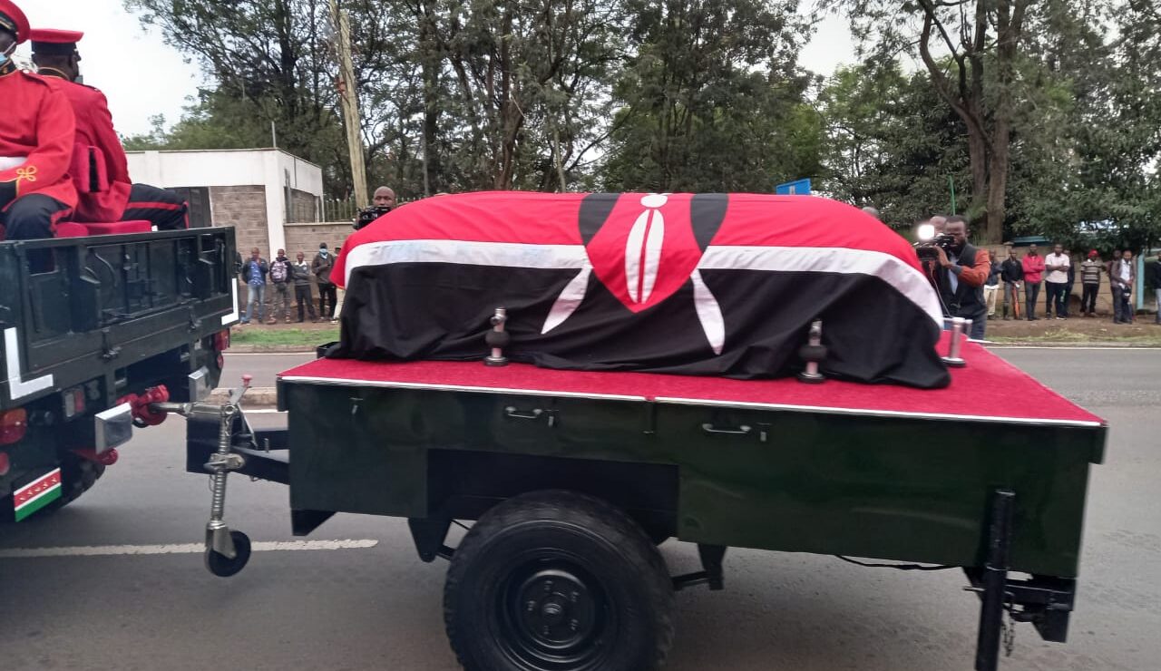 Women lose mobile phones while scrambling for umbrellas at Kibaki funeral – Nairobi News