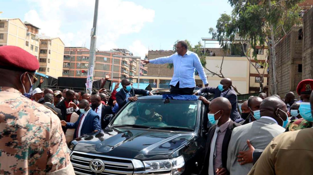 Uhuru’s bag of goodies for Pipeline residents – Nairobi News