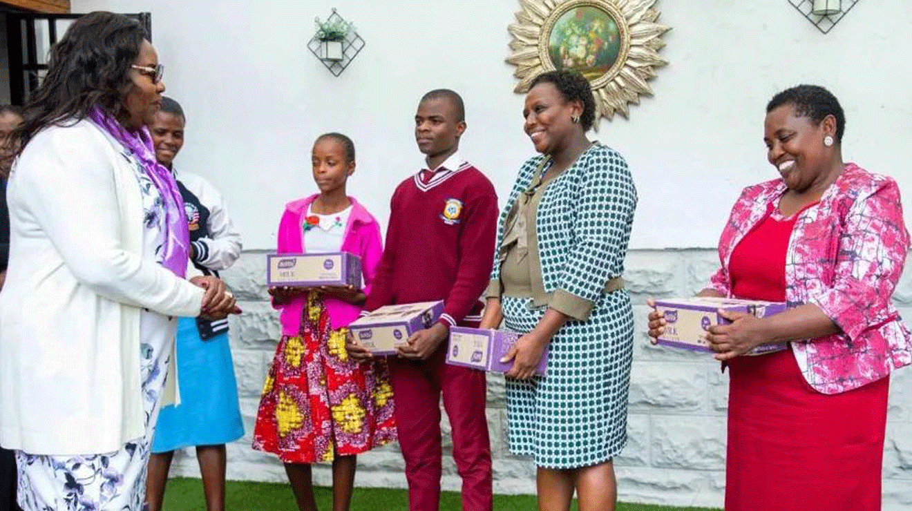 Box of biscuits from Ida to schoolboy who designed Raila’s ‘State House’ – Nairobi News
