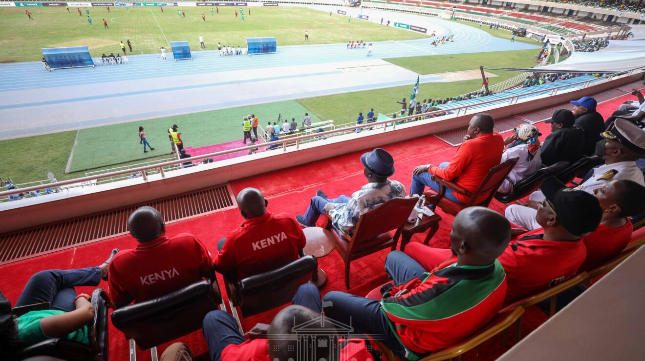 Uhuru hands millions to Gor Mahia, AFC Leopards – Nairobi News