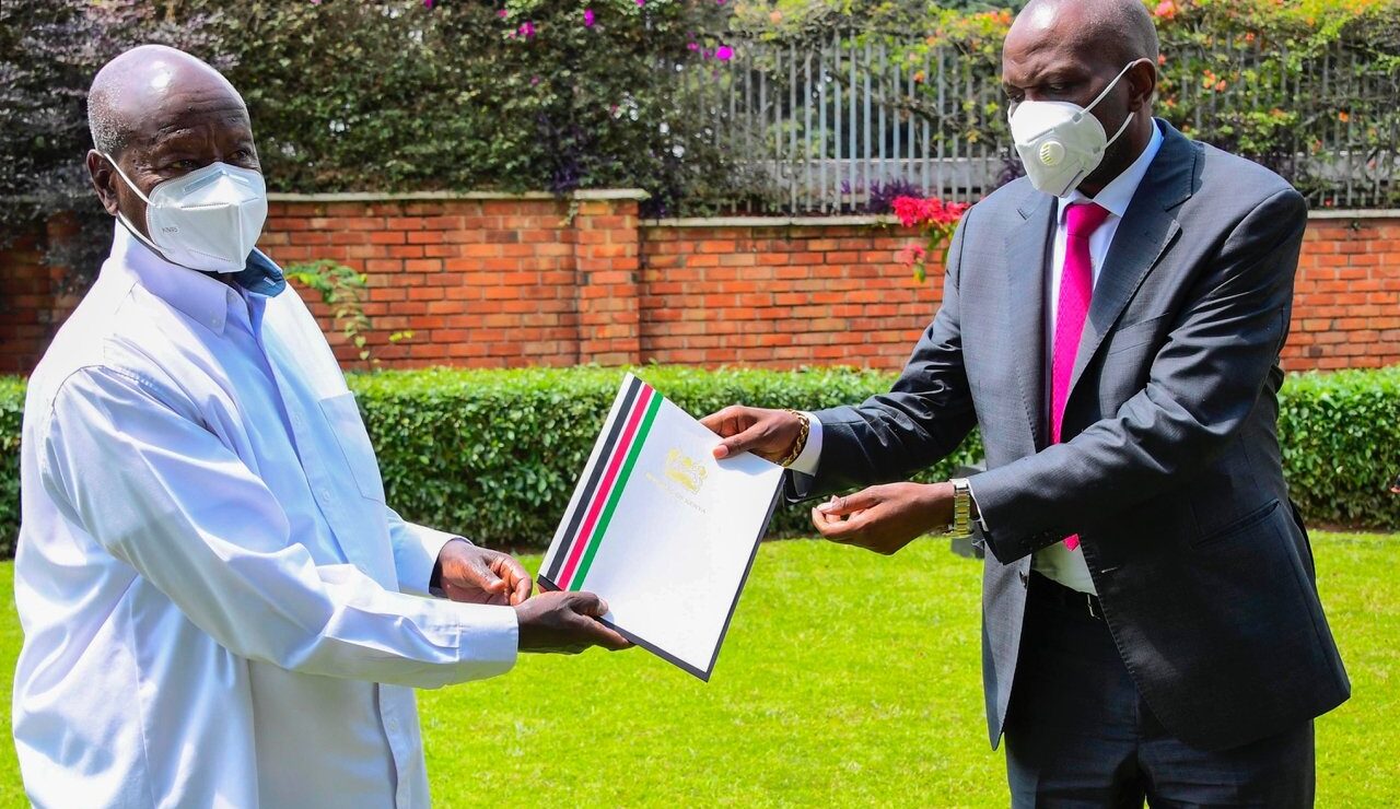 Is Museveni the only person in Africa who still wears face masks
